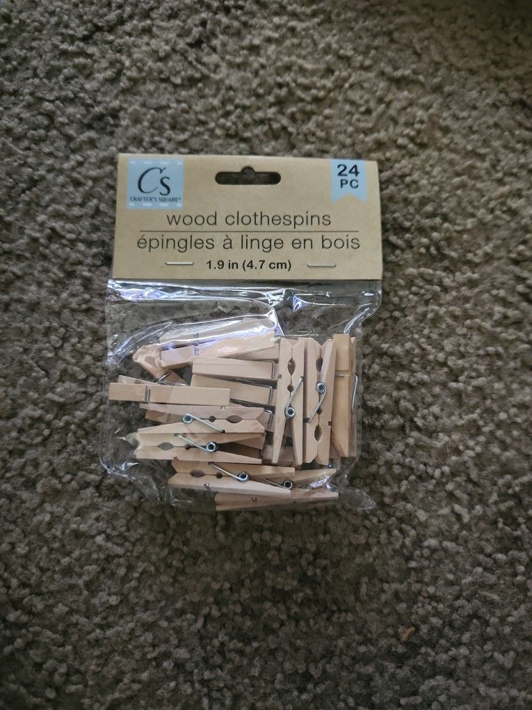 24 PC/ Wood Clothespins / Size 1.9 in (4.7 cm)