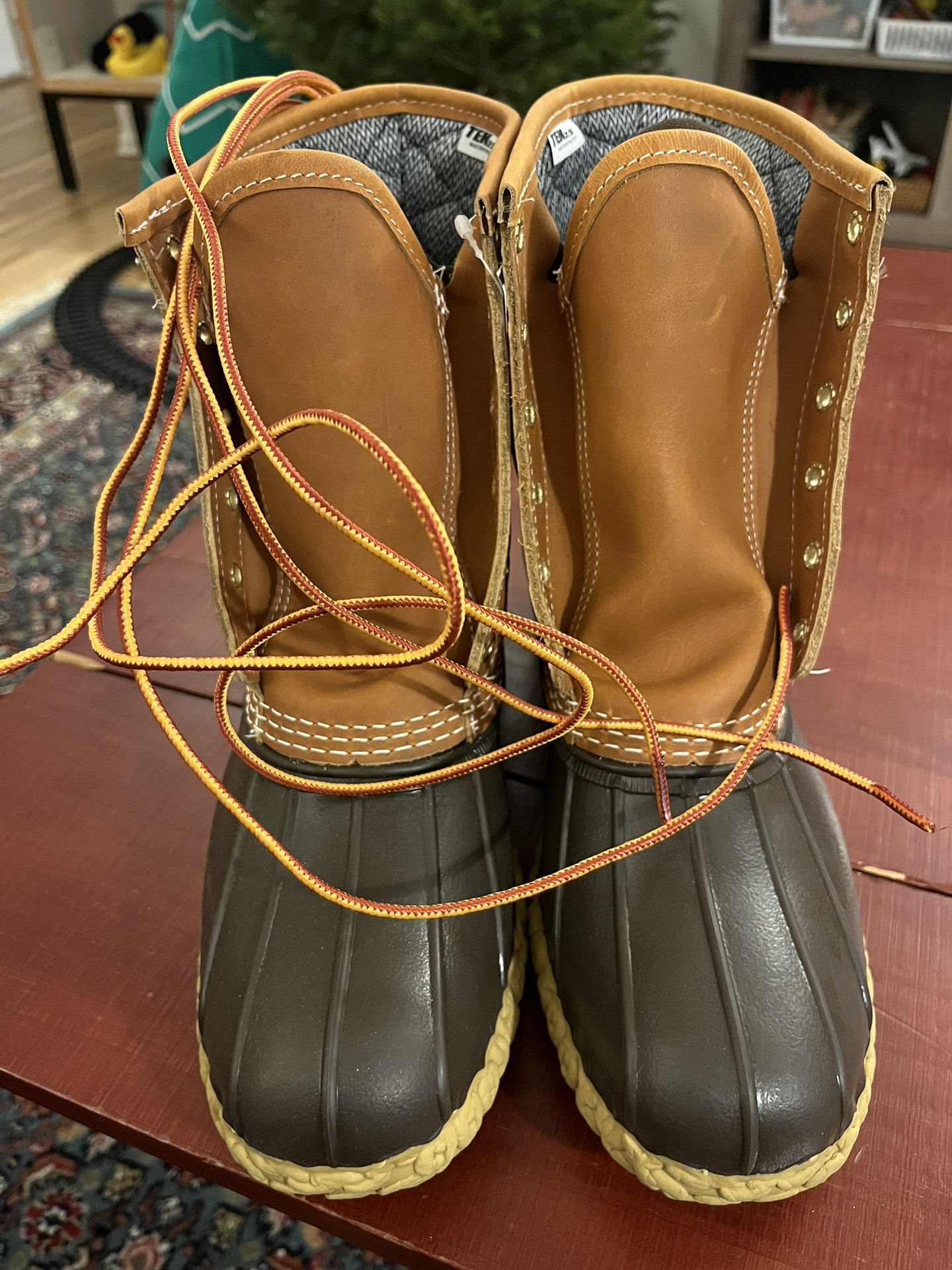 L.L. Bean Bean Boots 8” Thinsulate Insulated Tan/Bean Boot Brown/Gum Duck Boots