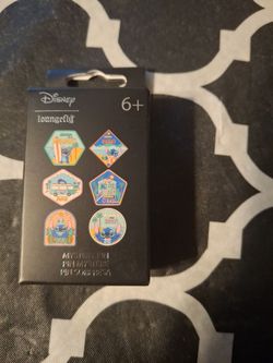 Mystery pin Disney