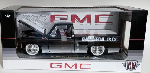 M2 Machines 1:24 1977 GMC Sierra Grande 15 Auto-R145 26-17 Thentics Black/Silver