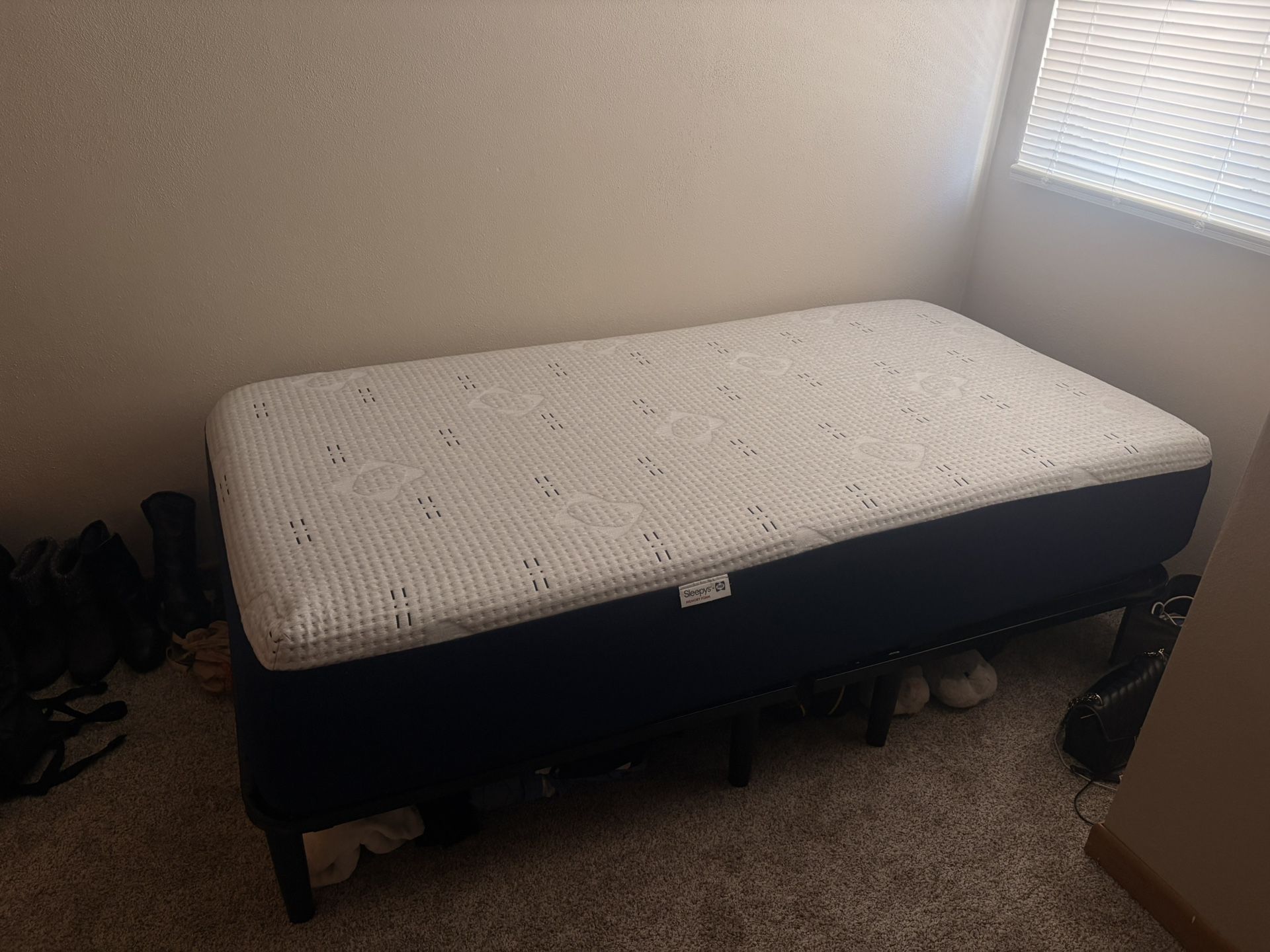 Memory foam Plush Mattress Twin prime