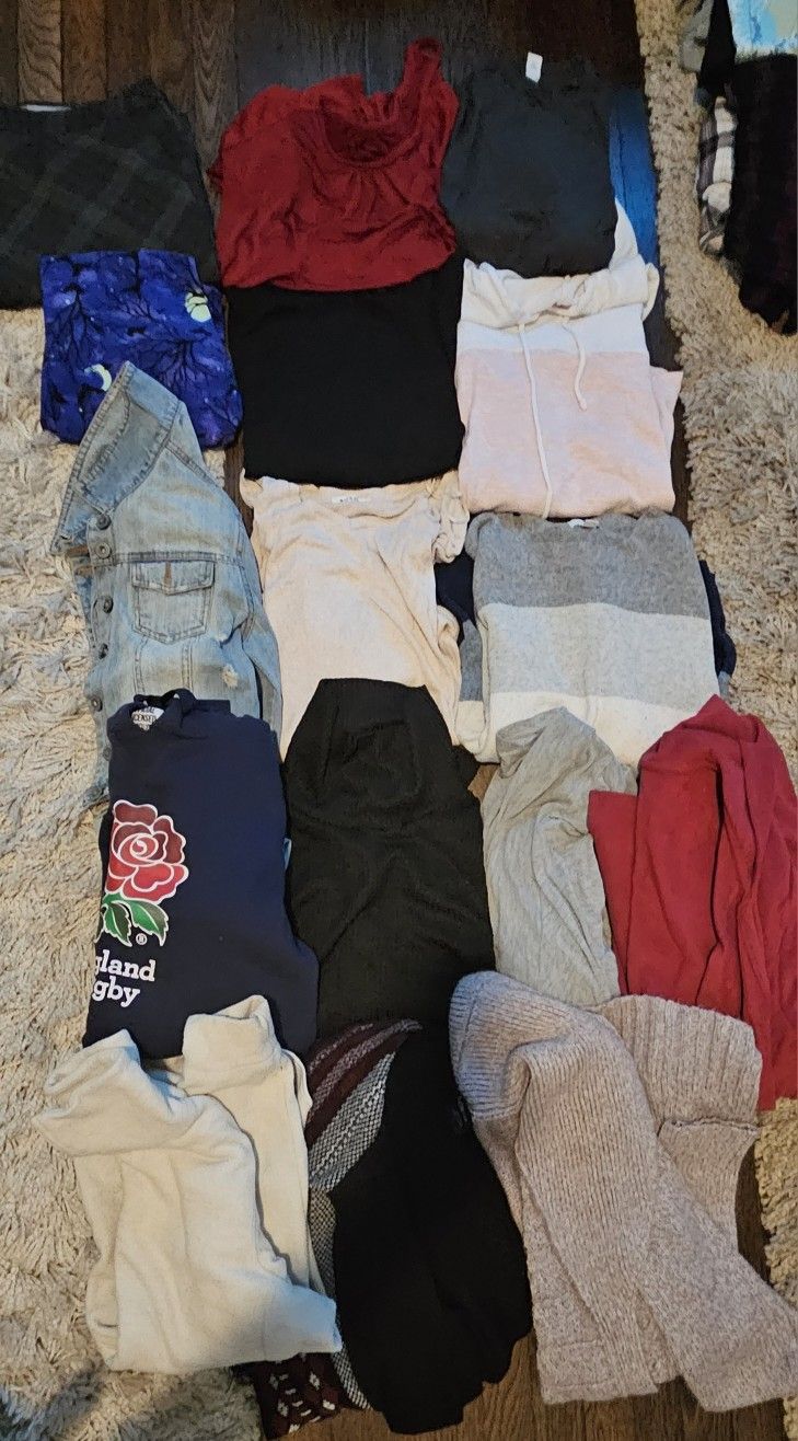 (16) Piece Lot Womans Size Large Winter Clothes