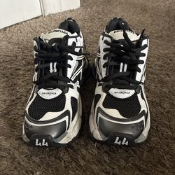 black and white balenciaga runners 