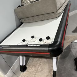 Air hockey table