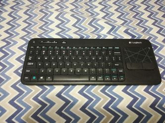 Logitech K400r computer keyboard.