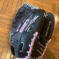 Louisville Slugger Diva DV1150 Baseball Glove 11.5”  RHT