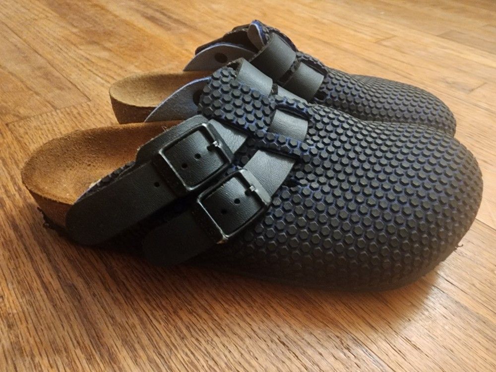 Excellent Condition, Birkenstock Kids Size 33 Slip On Clogs