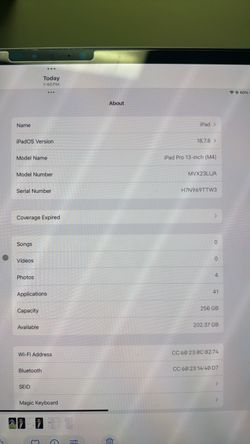 Apple iPad Pro 13-inch M4 with Magic Keyboard 256 GB