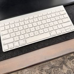 Apple Magic Keyboard - Rechargeable 