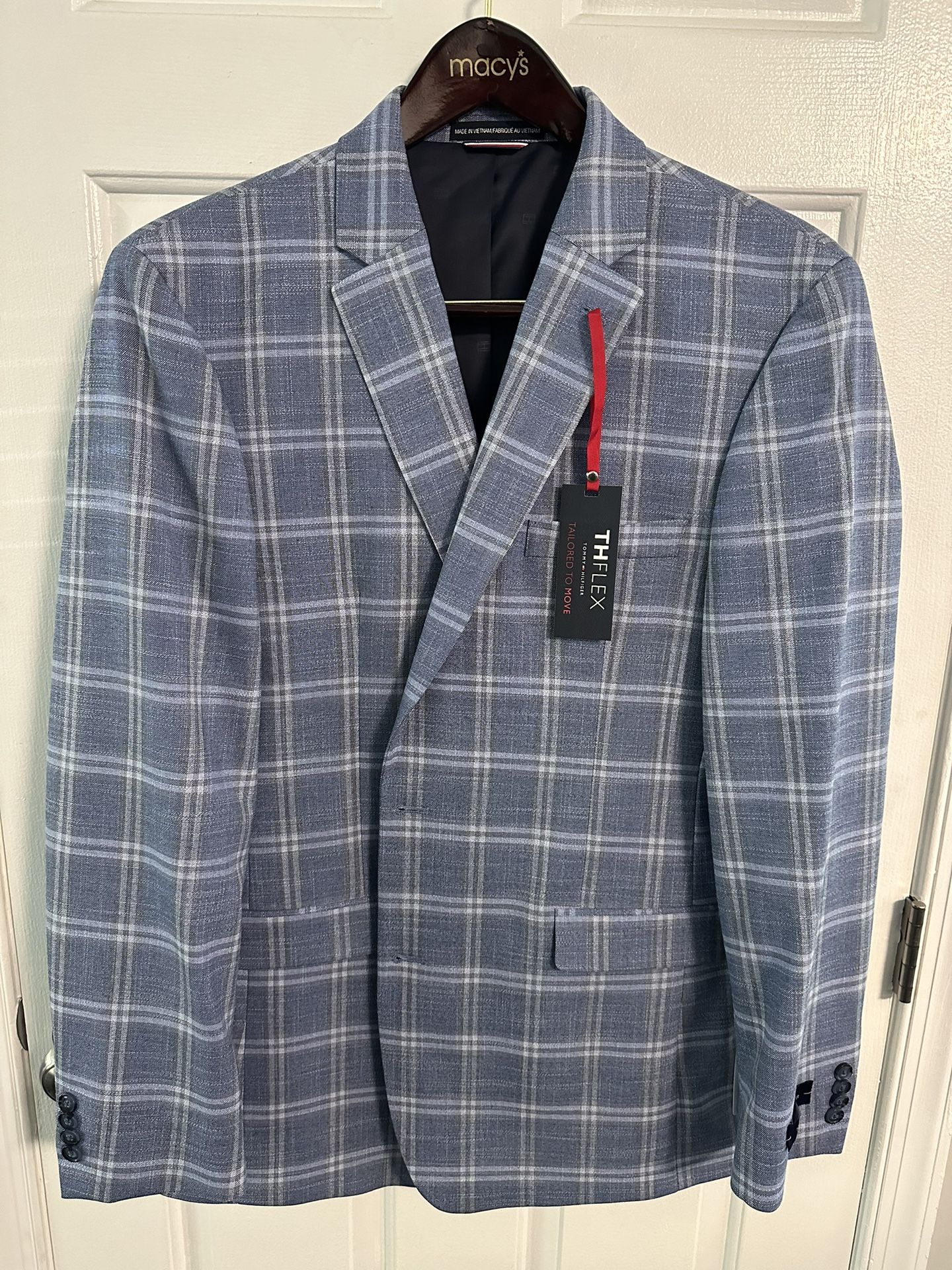 Tommy Hilfiger Men’s 44L Lite Blue w/Lite Grey Stripes Sport Jacket. 