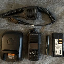 Motorola XPR7550IS UHF 403-512mhz Radio Bundle