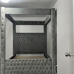 UPHOLSTERED CANOPY BED W/ Bluetooth Speakers & USB