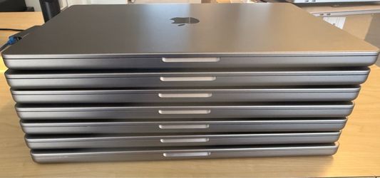 7 MacBook Pros 2021-2023
