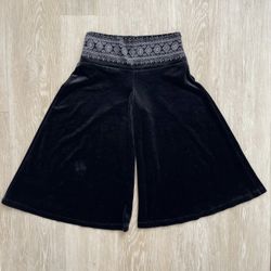 AMY BYER Vintage 90s Black Velvet Silver Glitter Waistband Wide Leg Capri Pants