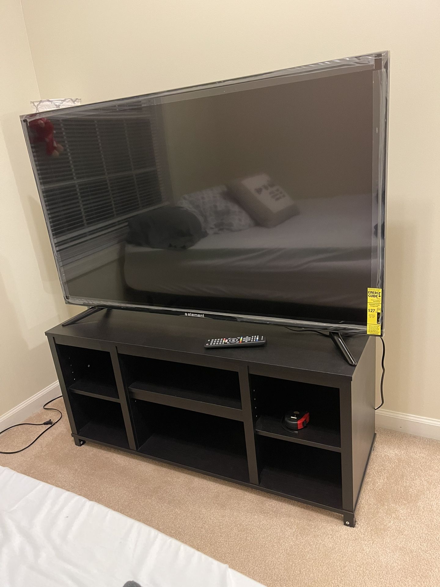 I sell new TV 250 $ TV and Table in 320 $