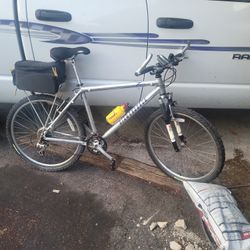 Mountain bike in great shape silver aluminum.