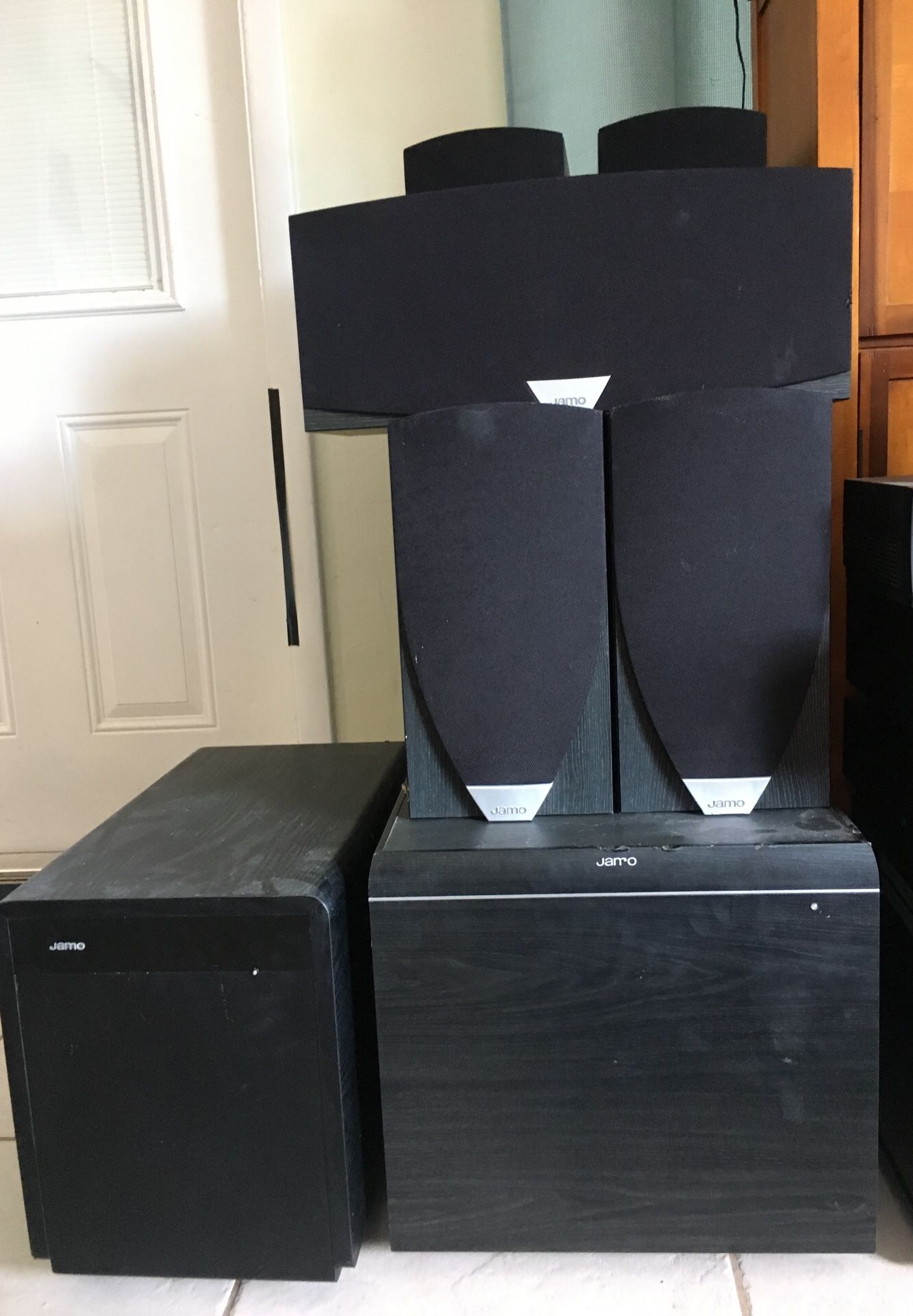 Jamo Speakers