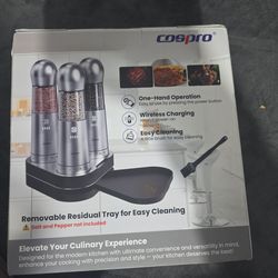 Electric Salt+ Pepper Grinder Set( New)