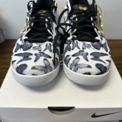 DS Nike Kobe 8 Mambacita (GS) size 4.5Y = Women’s size 6