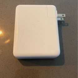 APPLE 140 Watt USB-C  POWER ADAPTER