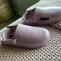 Nike Calm 