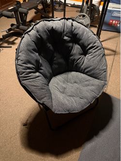 Saucer room comfy chair