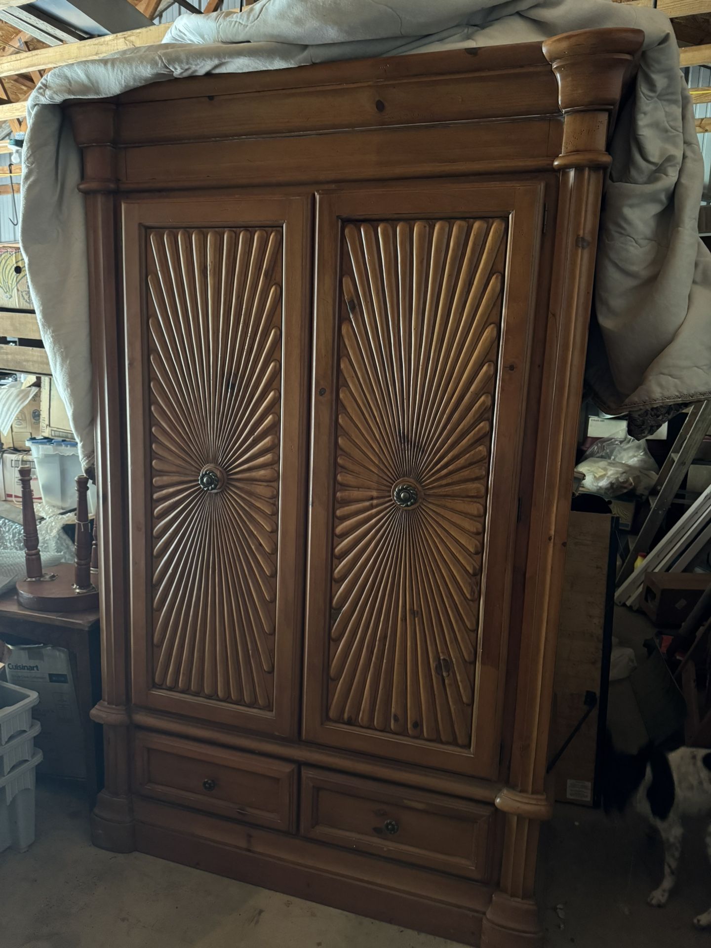 Gorgeous Armoire 💜excellent Condition