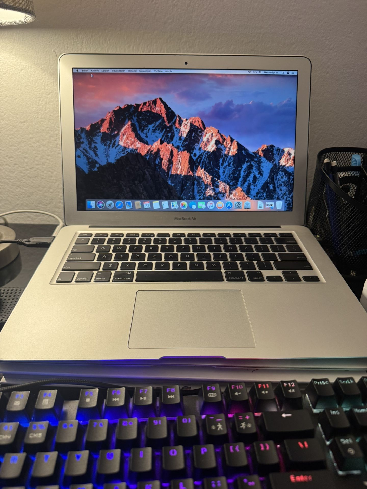 MacBook 2011