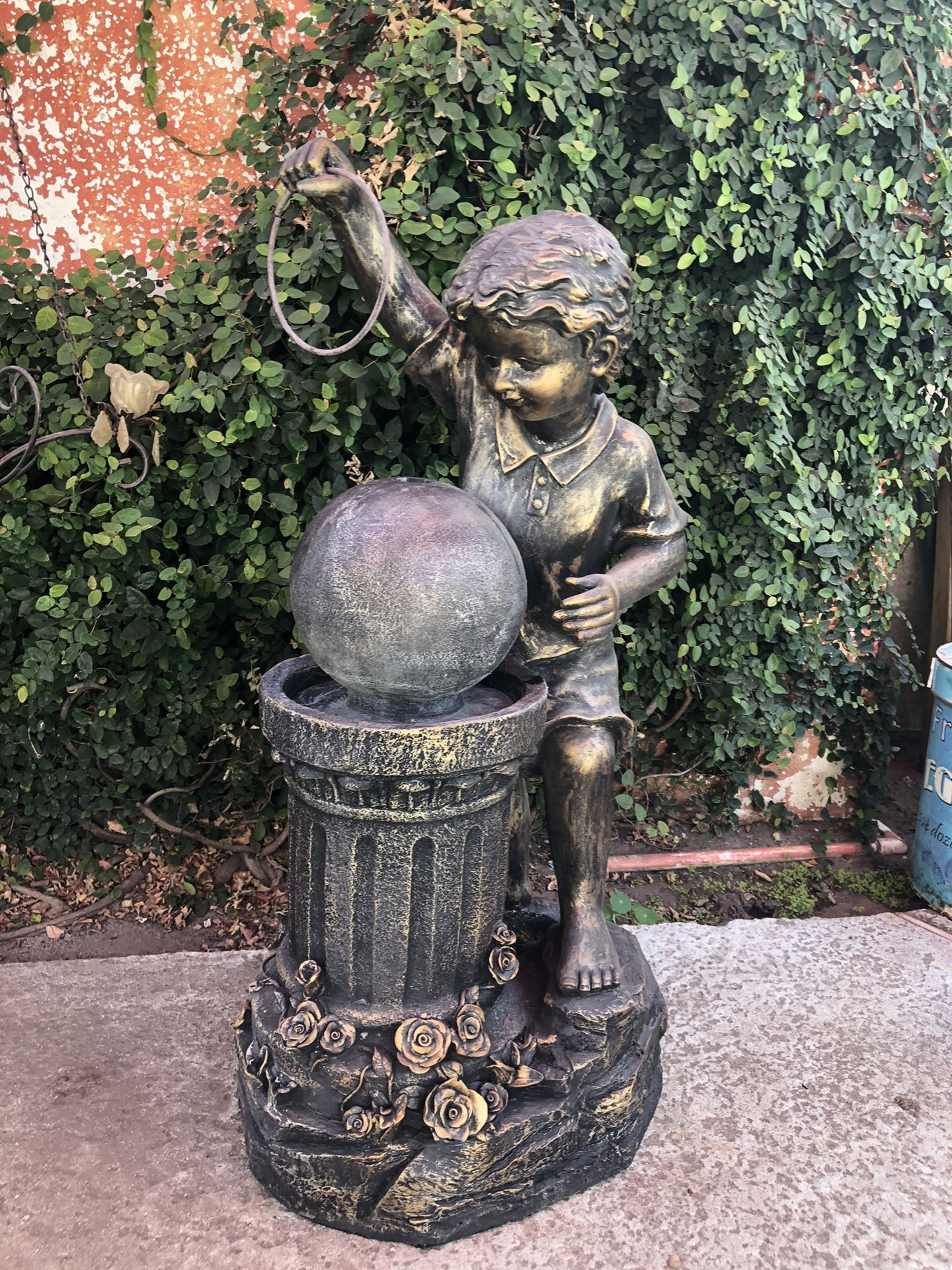 Nice sturdy heavy duty resin young boy water fountain needs pump