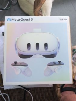 Meta Quest 3 128GB VR Headset Bundle Oculus – Gently Used with Clamshell Case