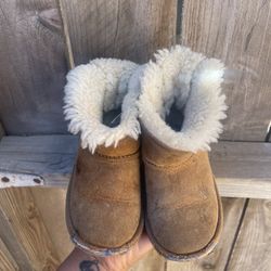 Toddler Uggs Size 8 for Sale in Fresno CA OfferUp
