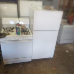 Stove and Fridge 