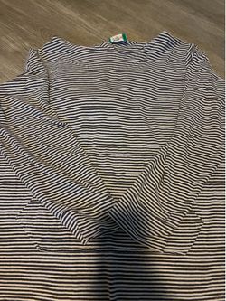 2x women’s shirts