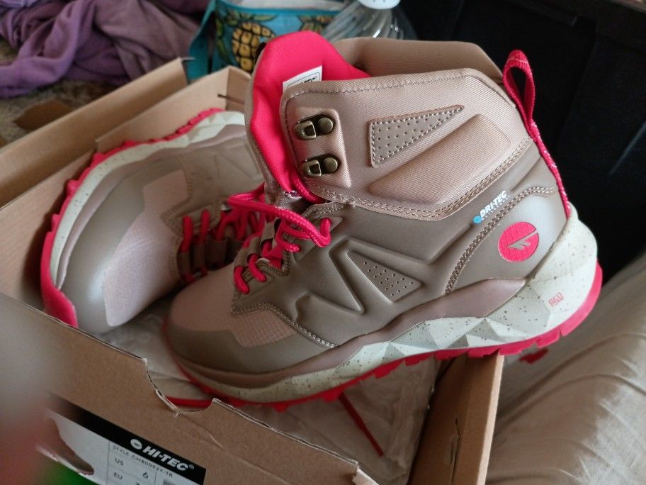 New Balance Shoes/Hiking Boots Very Comfortable