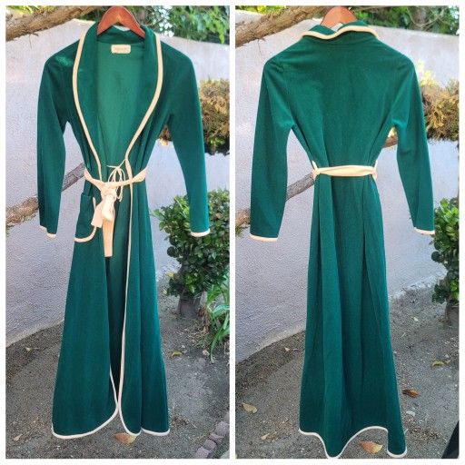 Vtg 1970s Vassarette Full length Robe
