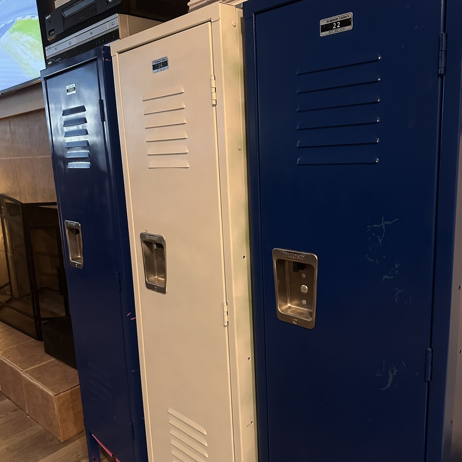 Set Of Metal 4 Foot Lockers With Options For Locks Free Side Table