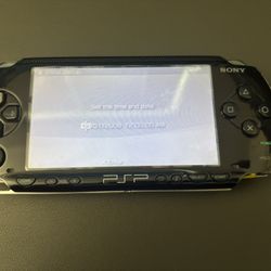 Sony PSP-1001 Bundle – Works – Charger + Cables Included