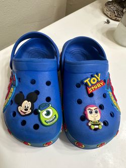 Spired man imitation crocs