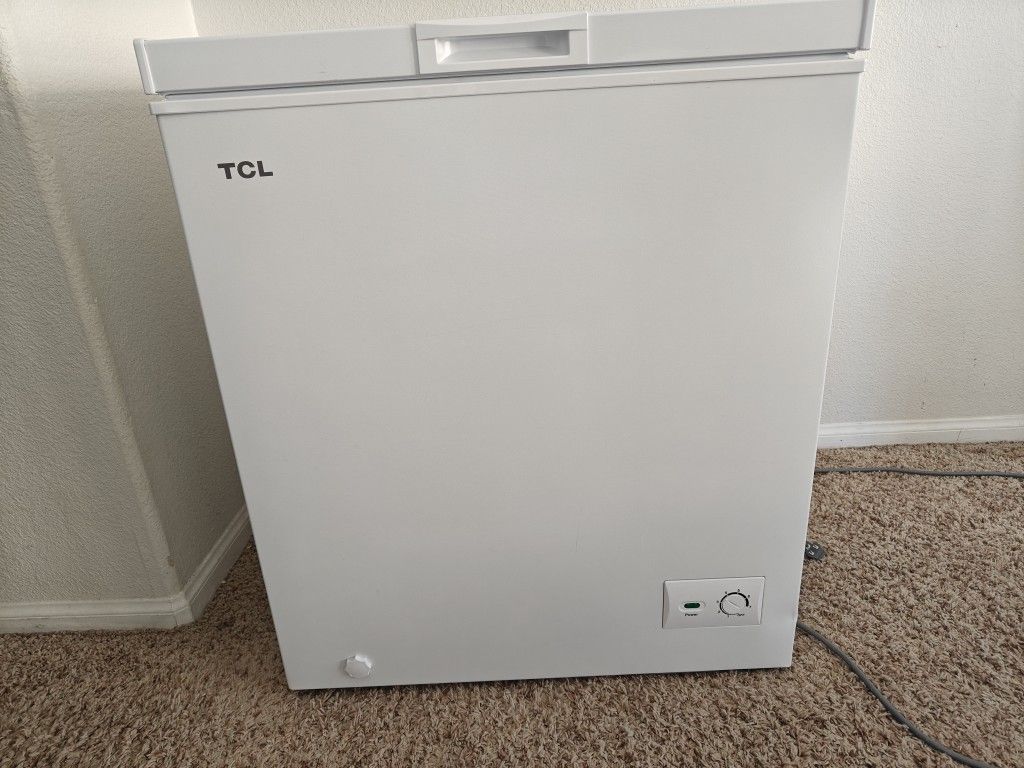 TCL CF053W White 5.0 Cu. ft. Chest Freezer