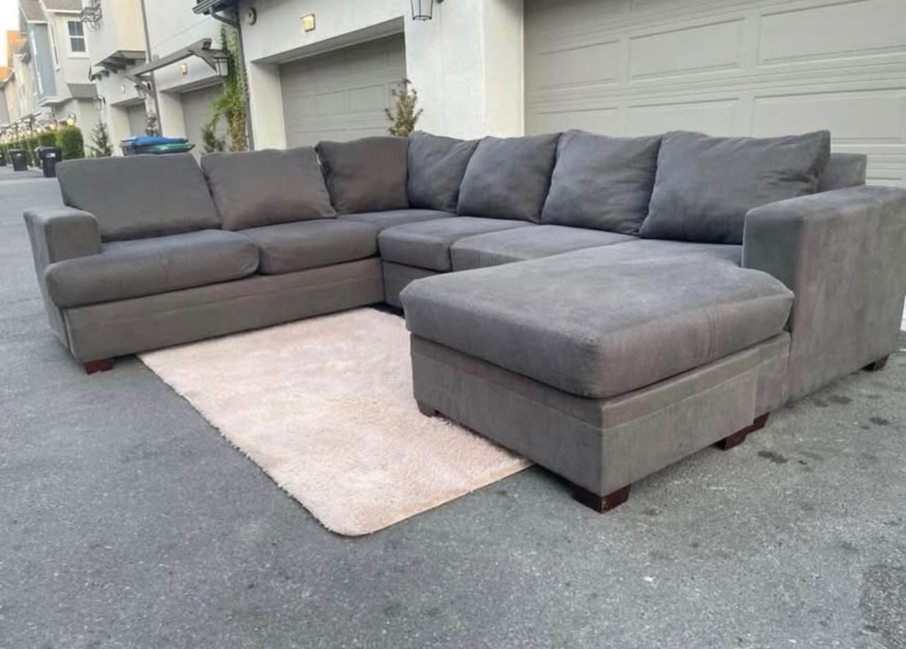 Huge Dark Grey Sectional Couch Sofa From Living Spaces In Excellent Condition - FREE DELIVERY 🚛