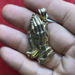 10k real gold praying Hands 🙏 pendant 