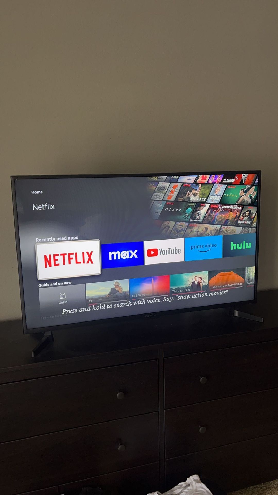 Insignia - 43” 4K UHD Smart Fire TV