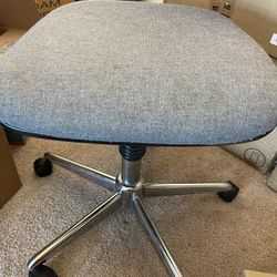 Rotating Office Chair Without Back 