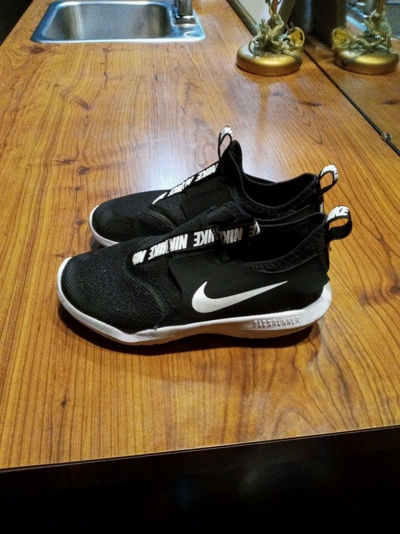 Boys Nike Flex Runner Size 2y