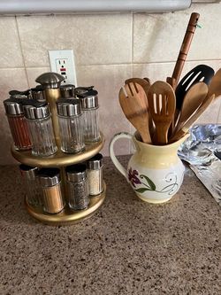 Rotating Spice Rack with Spice Jars & wooden cookware