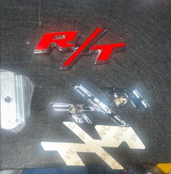 R/T metal grill emblem