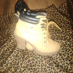 Tan Joe Boxers Size 8 Women's High Heel Boots Round Toe Only Wore Approximately Three Times If That.. 