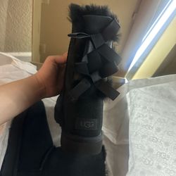 UGGS 8 BLACK  BAILEY BOW 2 (NEW IN BOX) 