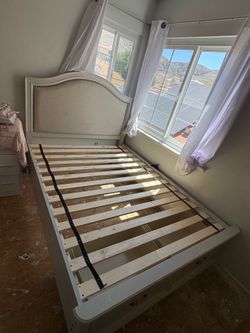 Living spaces light grey full size bed