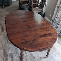 Pine Dinning Table.   (Located In Wentzville)